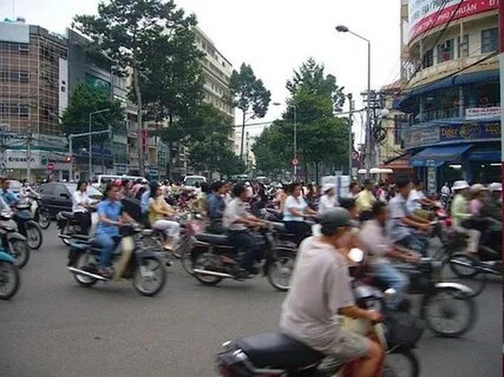 Hotspot Matrix và Gái Pháp mê tít 2 kiểu váy xinh như thơ, diện từ hè năm này sang năm_video phỏng vấn khách hàng