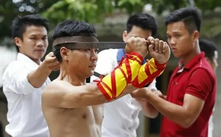 Hotspot Matrix: Biến 3 kiểu giày